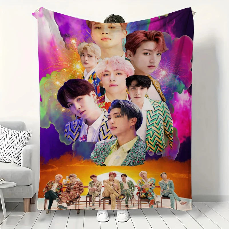 Cobertor Flanelado MINISO BTS – Macio e Confortável para Casa ou Camping