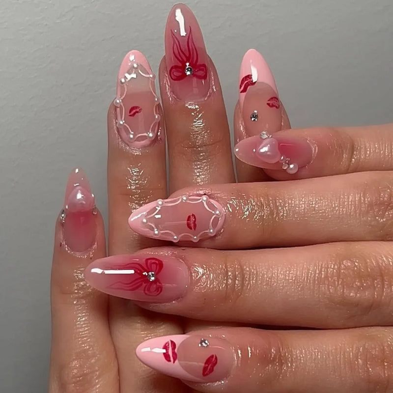 Unhas Postiças 24pcs Rosa Amêndoa com Laços, Corações e Pérolas – Press On Nail Estilo Coreano