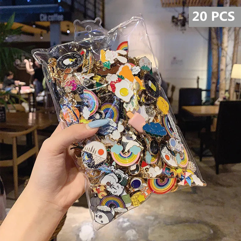 Pins de Esmalte Sortidos 10-100 Unid. – Plantas, Animais e Frutas para Mochila, Roupas e Chapéus