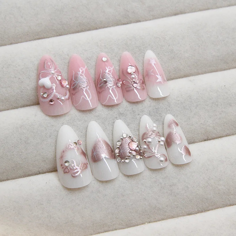 Unhas Postiças 24pcs Rosa Amêndoa com Laços, Corações e Pérolas – Press On Nail Estilo Coreano