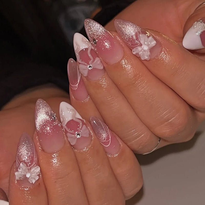 Unhas Postiças 24pcs Rosa Amêndoa com Laços, Corações e Pérolas – Press On Nail Estilo Coreano