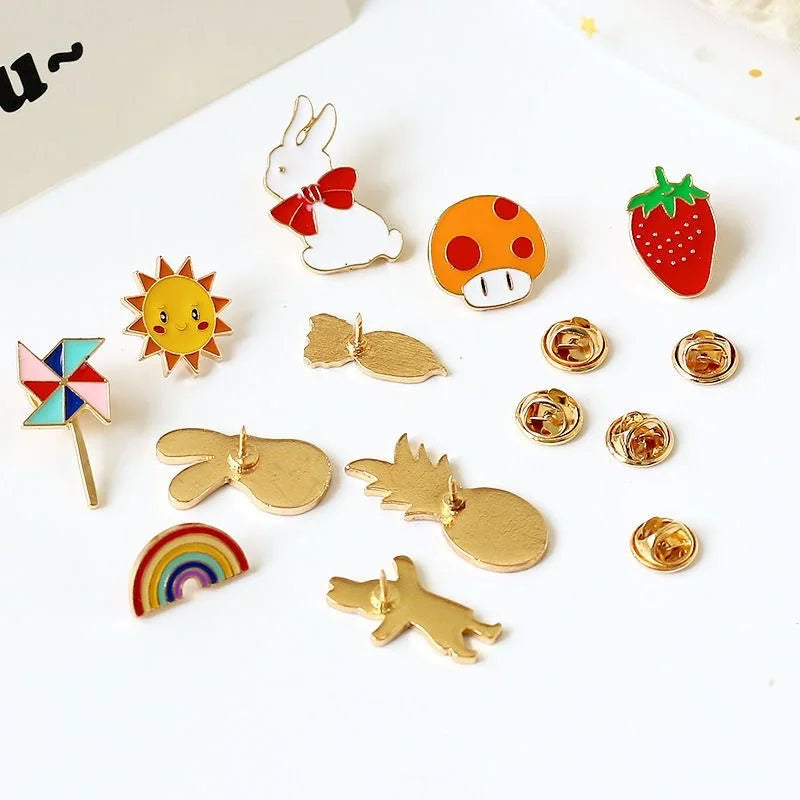 Pins de Esmalte Sortidos 10-100 Unid. – Plantas, Animais e Frutas para Mochila, Roupas e Chapéus