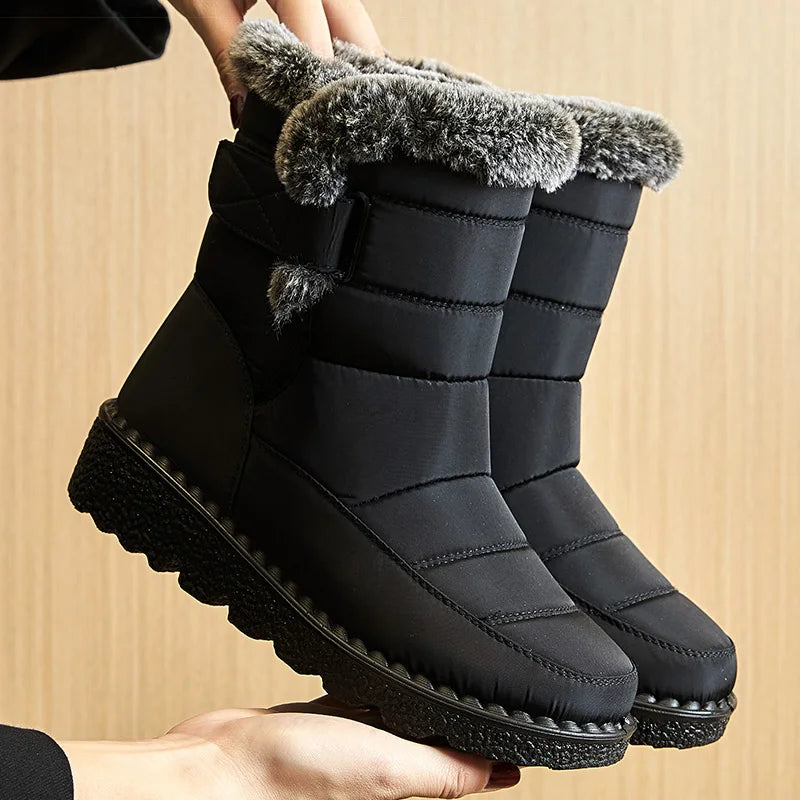 Bota Feminina de Inverno Impermeável com Forro de Pelúcia e Cano Baixo